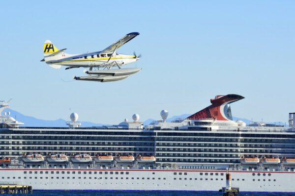 Victoria, Butchart Gardens & Seaplane Flight - Private Group of 6 People
